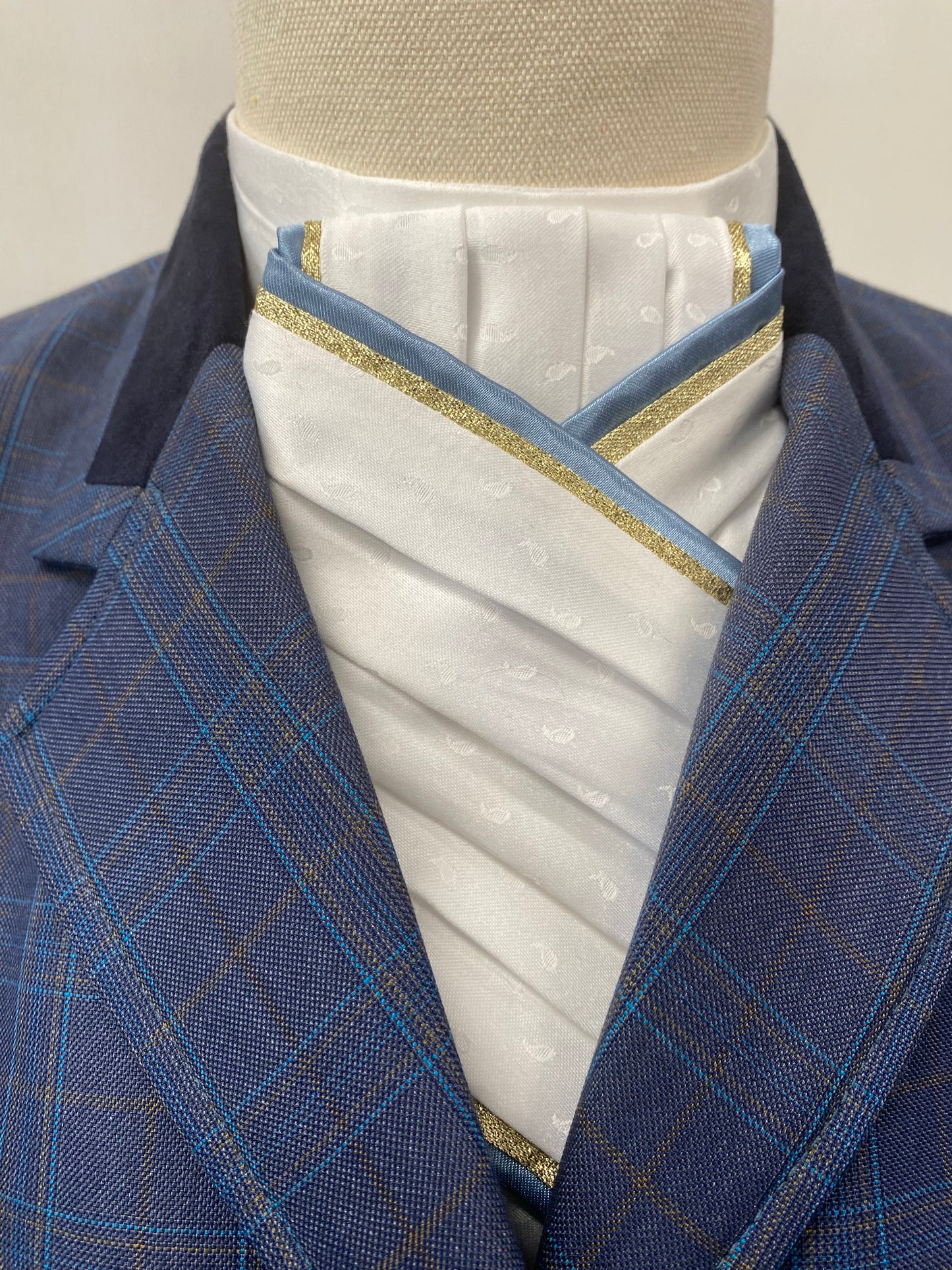 White Pre-tied Stock PTS89