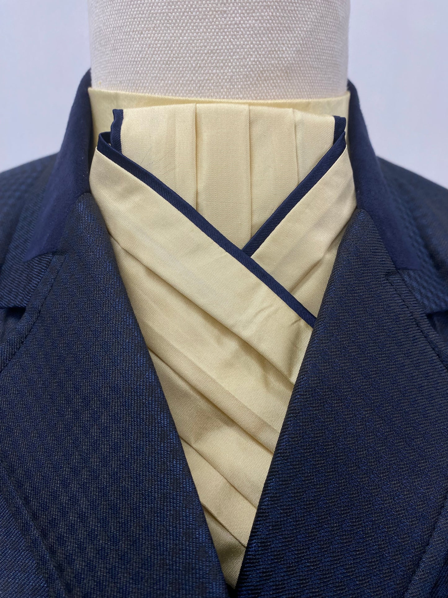 Cream Pre-tied Stock PTS77