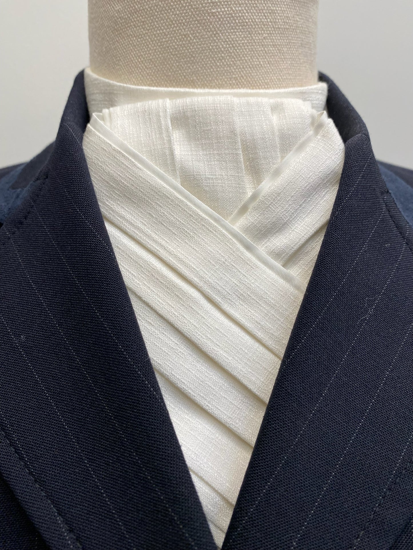 Cream Pre-tied Stock PTS13