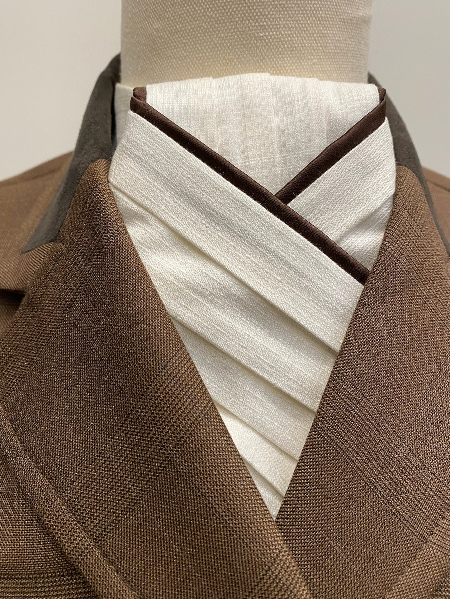 Cream Pre-tied Stock PTS15
