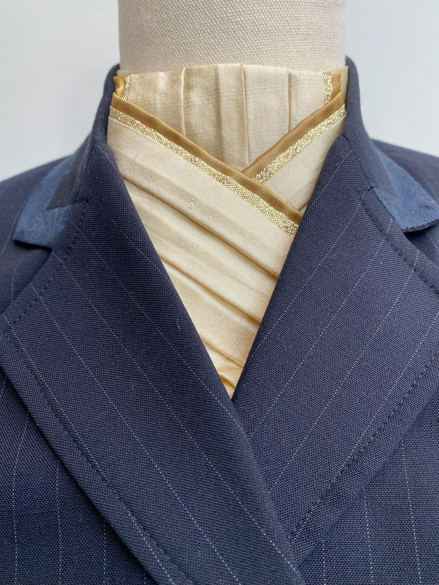 Gold Pre-tied Stock PTS29