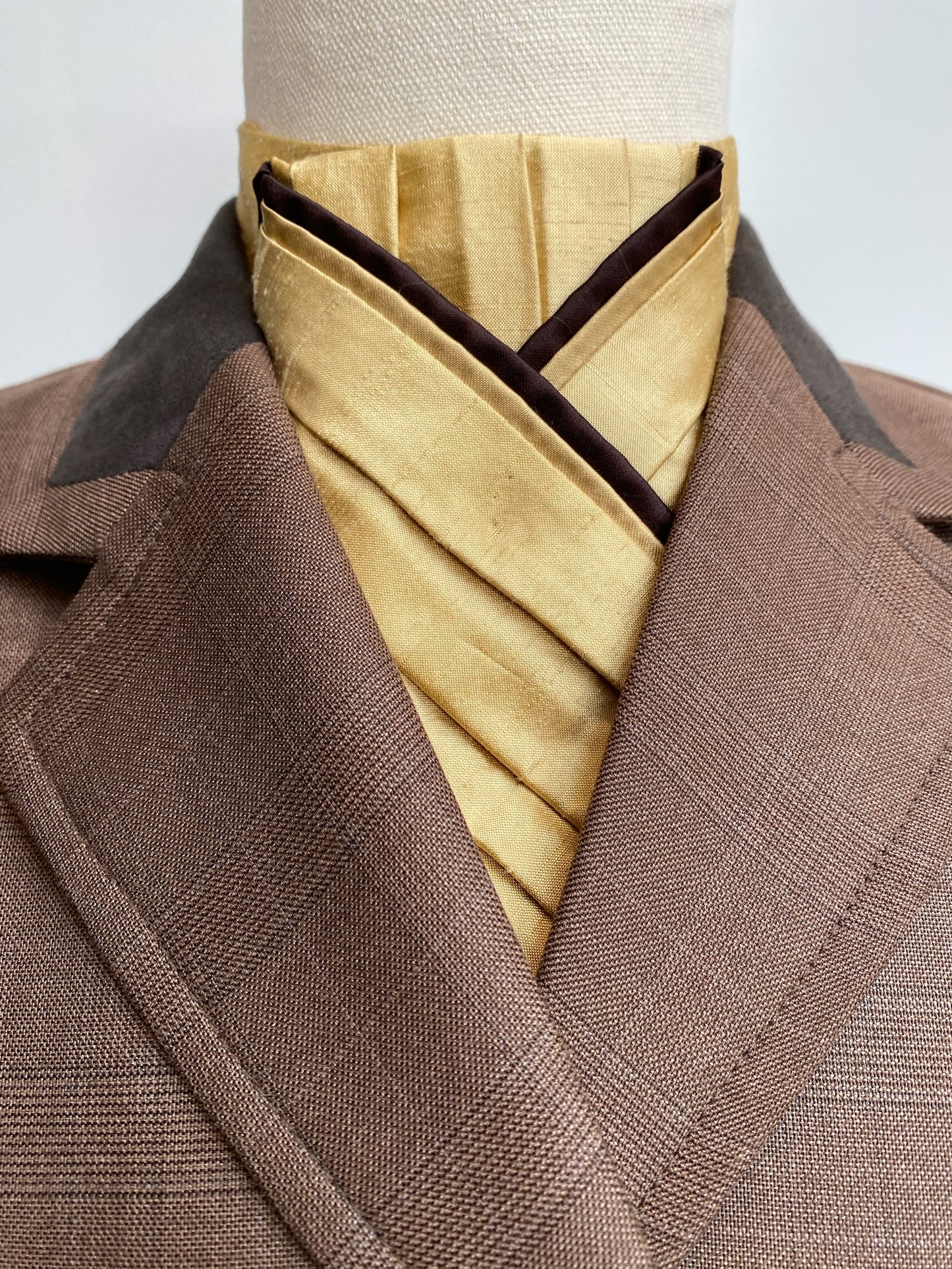 Gold Pre-tied Stock PTS34