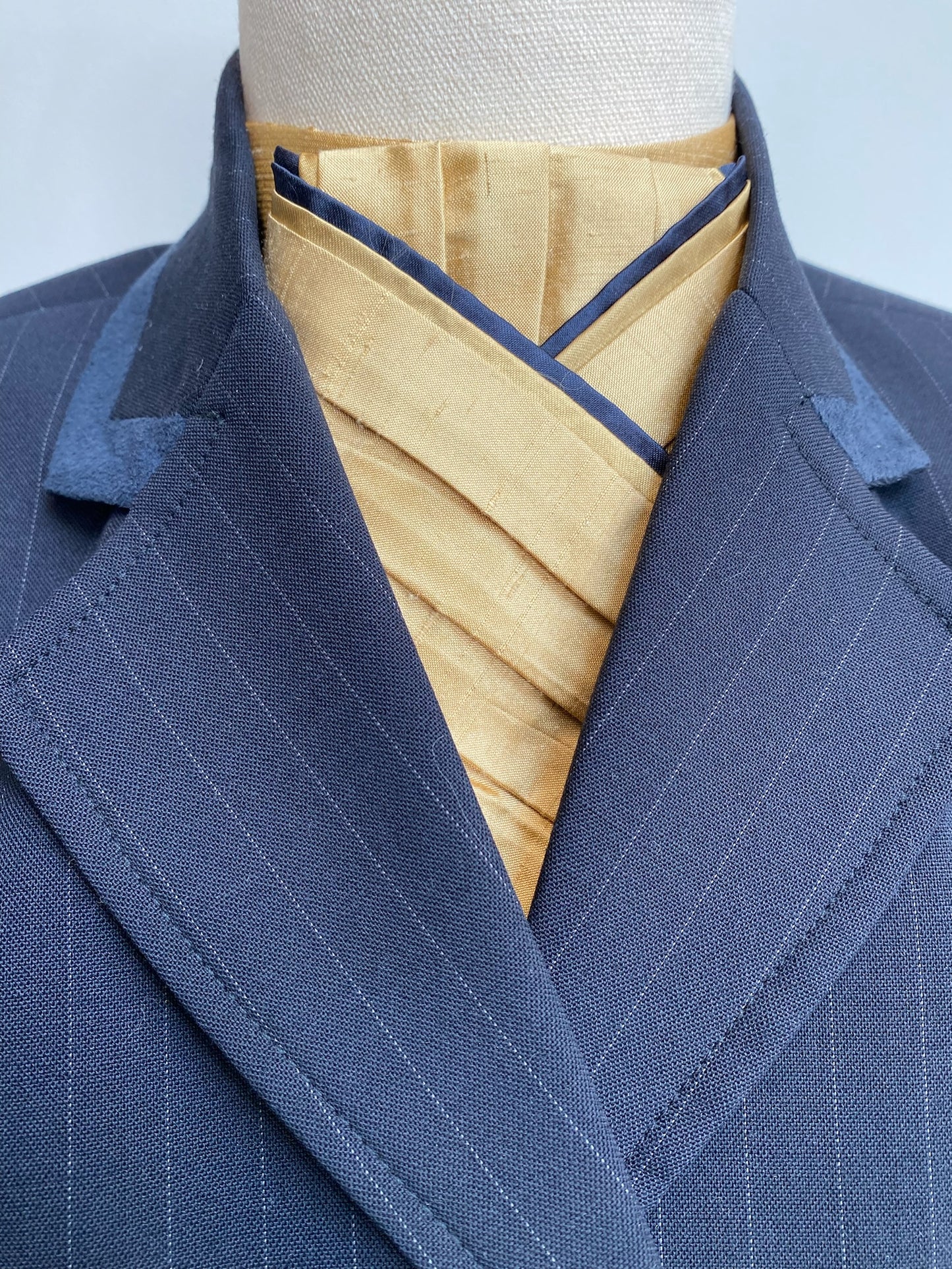 Gold Pre-tied Stock PTS35