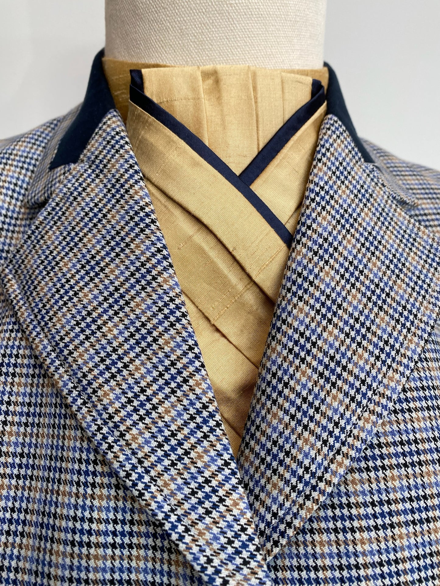 Gold Pre-tied Stock PTS36