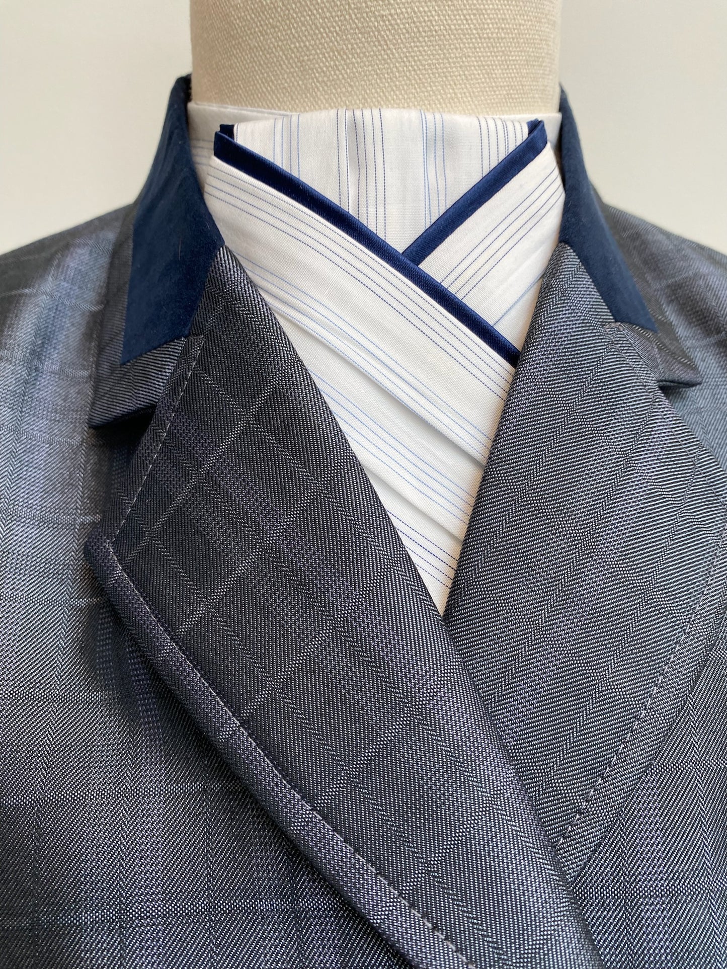 White Pre-tied Stock PTS99