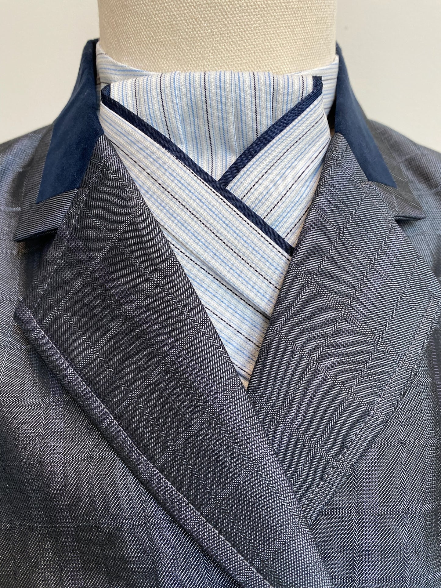 White Pre-tied Stock PTS74