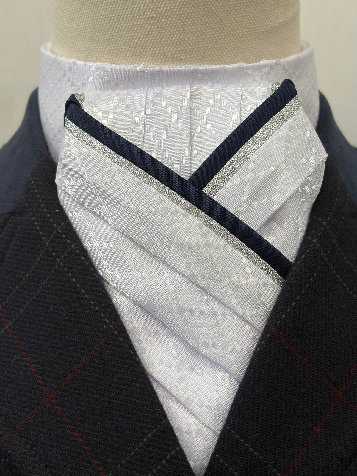 White Pre-tied Stock PTS14