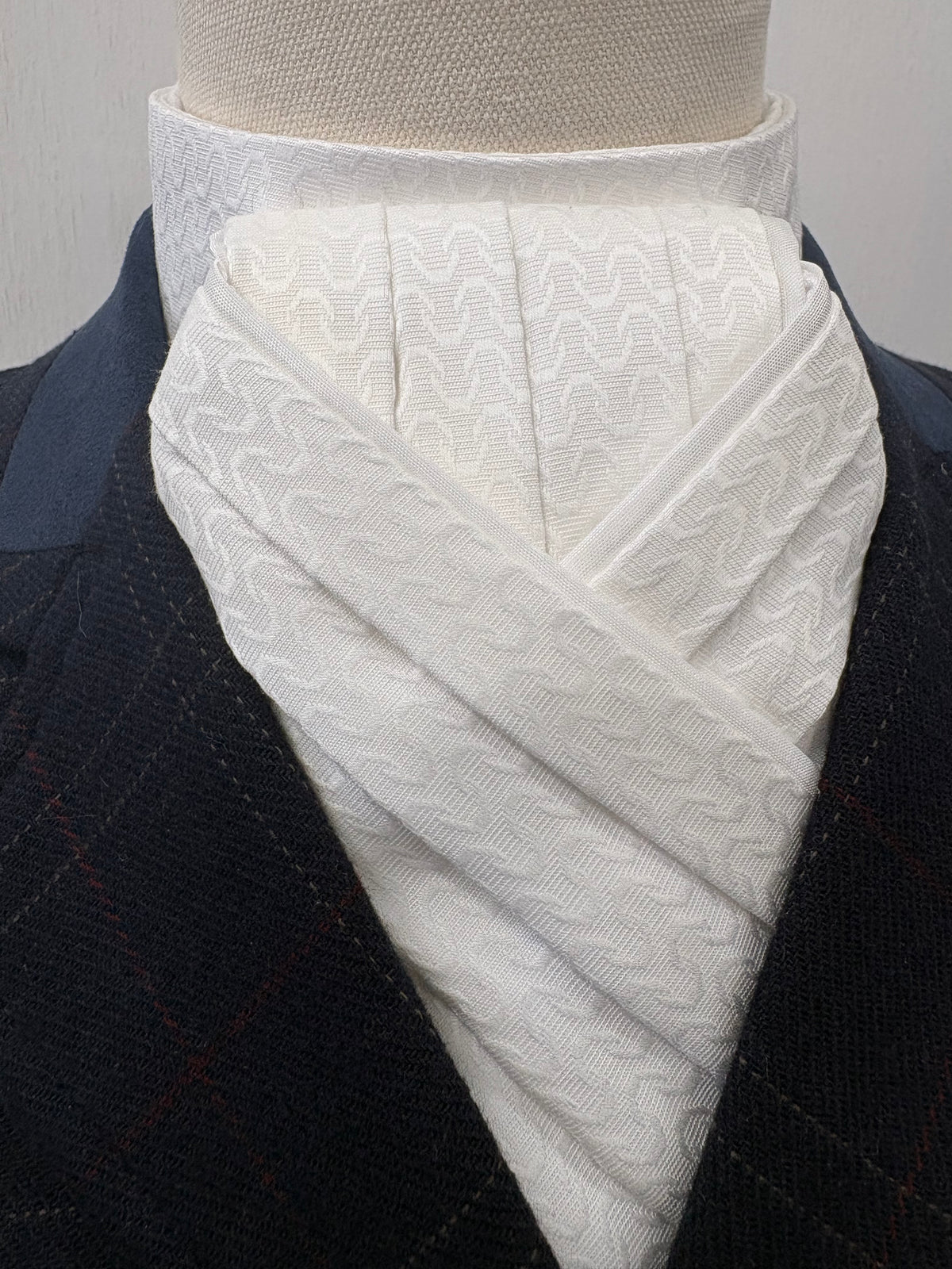 Cream Pre-tied Stock PTS13